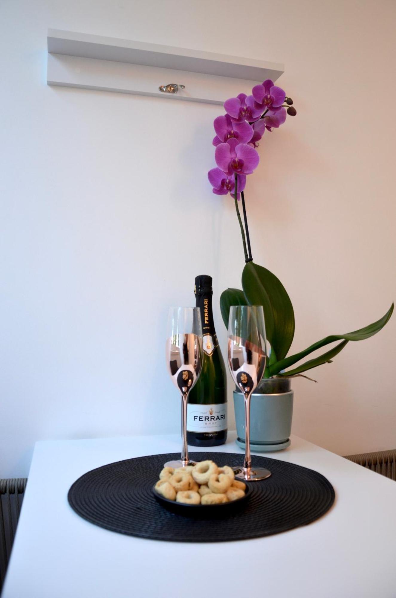 18Zero2 Luxury Rooms Бари Екстериор снимка