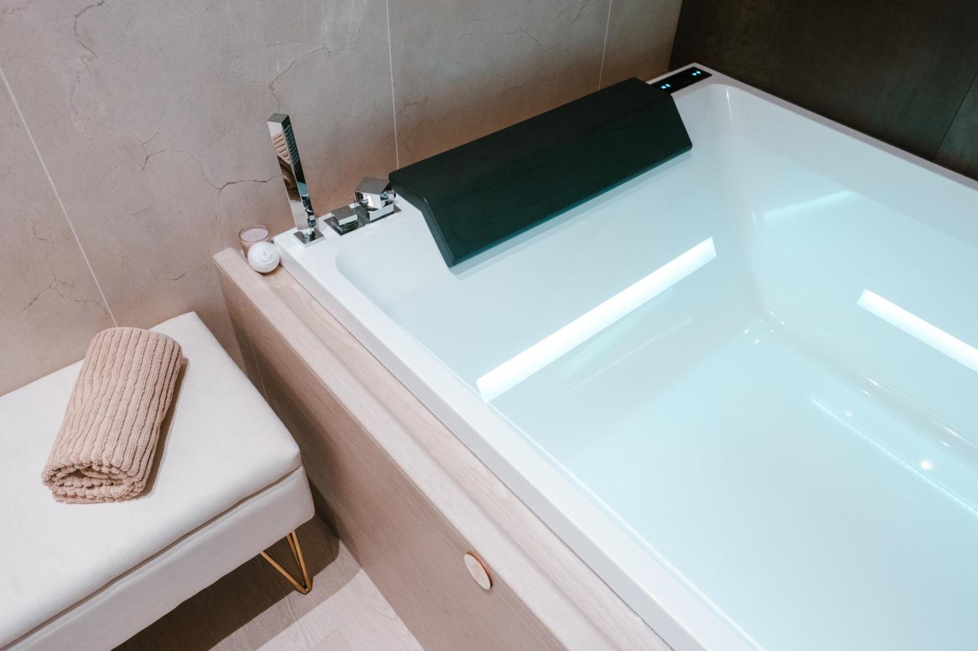 18Zero2 Luxury Rooms Бари Екстериор снимка