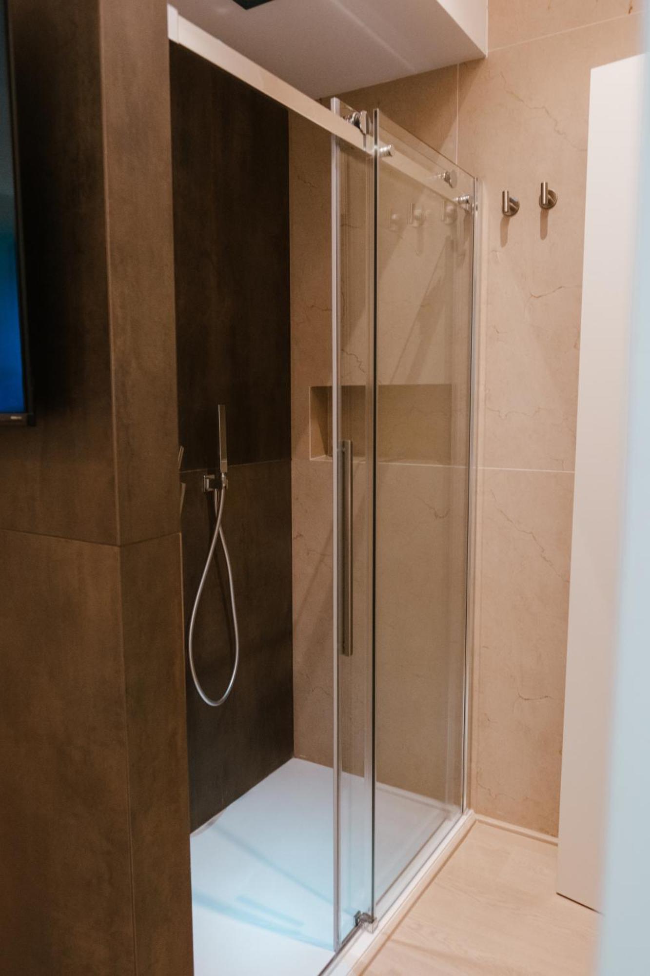 18Zero2 Luxury Rooms Бари Екстериор снимка