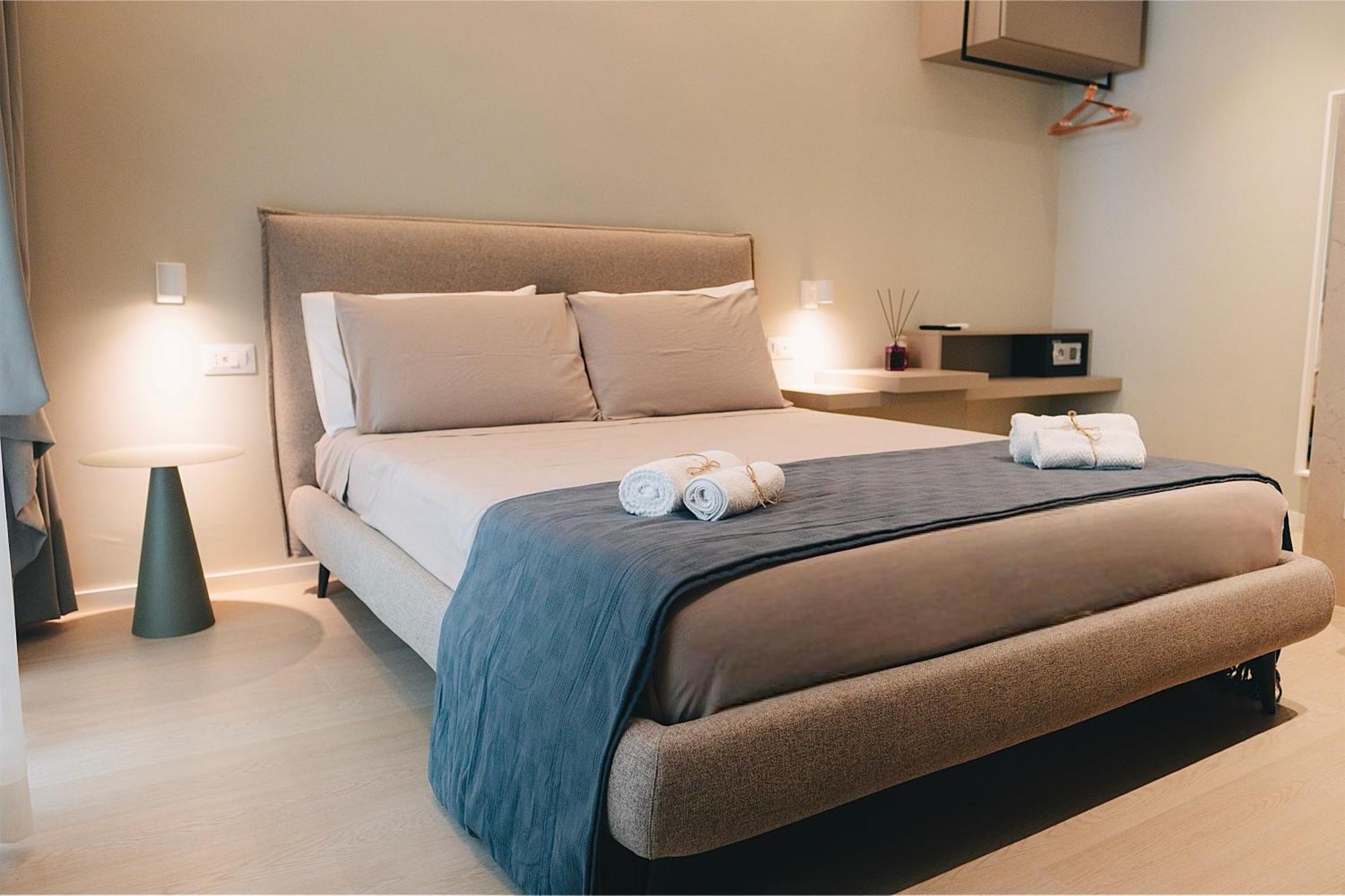 18Zero2 Luxury Rooms Бари Екстериор снимка