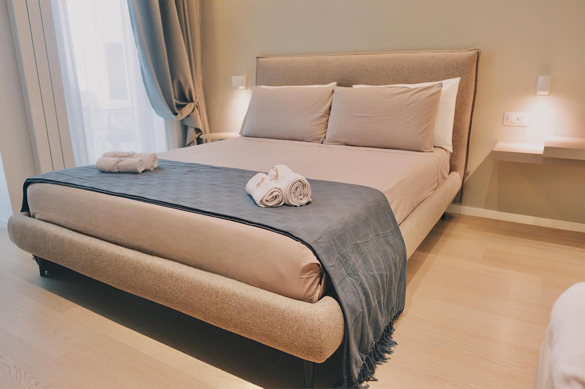 18Zero2 Luxury Rooms Бари Екстериор снимка